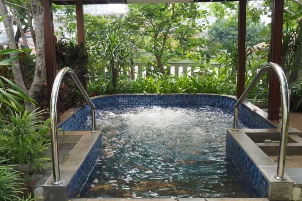 1 Bedroom Apartment Near Central Park Mall Jakarta Ngoại thất bức ảnh